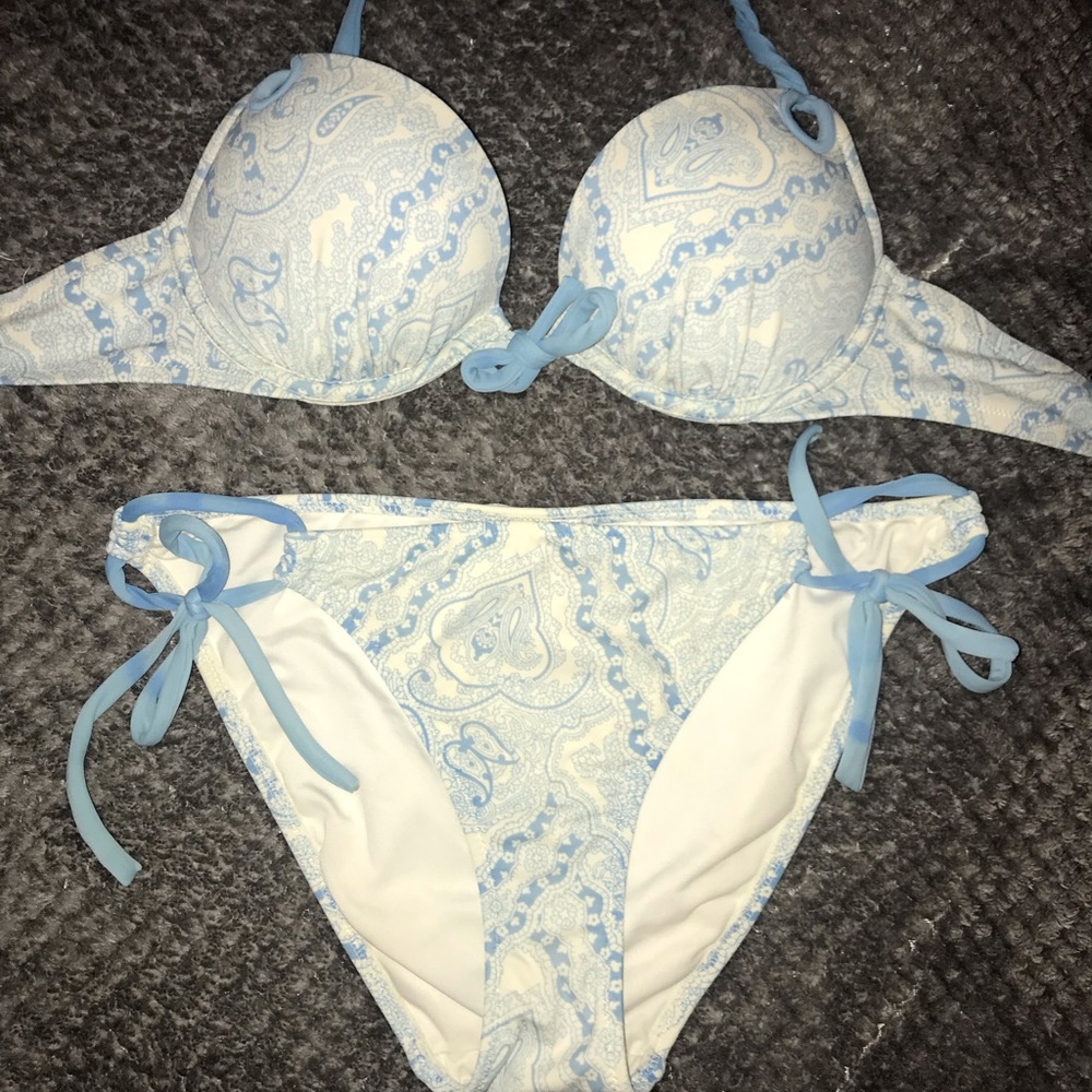 Victoria’s Secret bikini